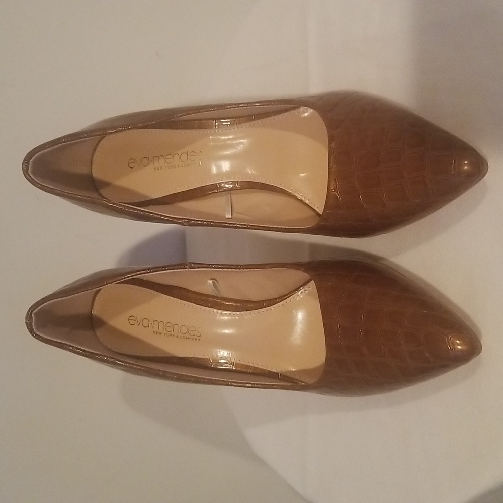 NWOT!  NY&C Eva Mendes Pointy-Toe Brown Pumps